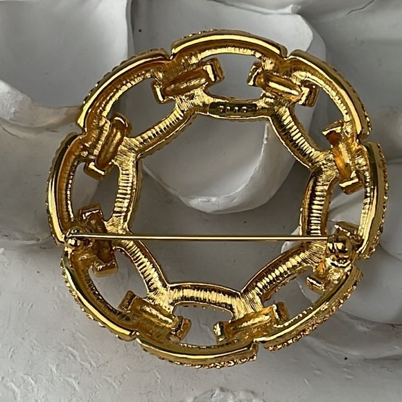 Gold  Circle Chain Brooch - Picture 2 of 5